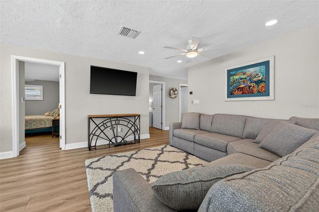 1435 48TH AVENUE NE, St Petersburg, FL 33703