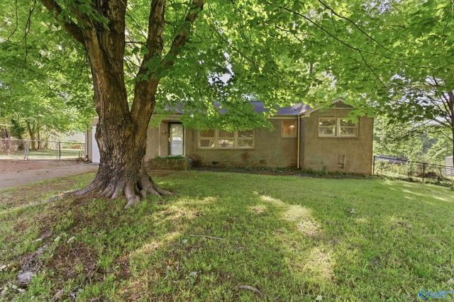 2217 Barrywood Circle NW, Huntsville, AL 35810