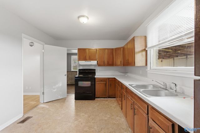 2217 Barrywood Circle NW, Huntsville, AL 35810