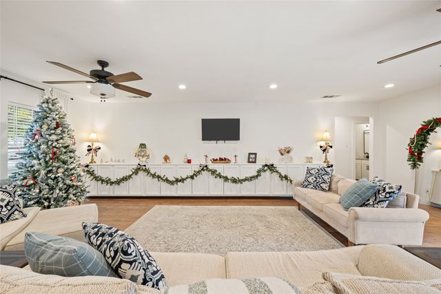 3454 Cloverdale Lane, Farmers Branch, TX 75234