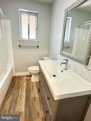 1054 BRADFORD DR, Williamstown, NJ 08094