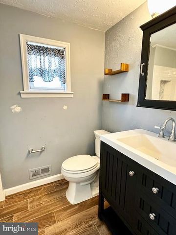 1054 BRADFORD DR, Williamstown, NJ 08094