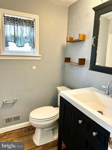 1054 BRADFORD DR, Williamstown, NJ 08094