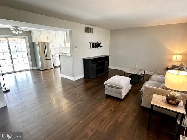 1054 BRADFORD DR, Williamstown, NJ 08094