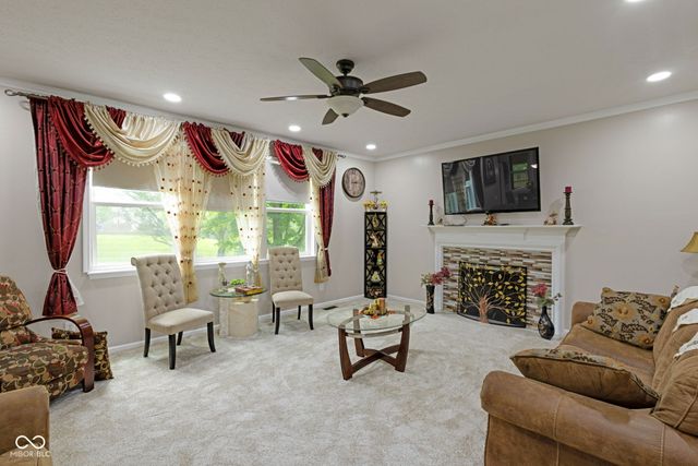 525 Viburnum Run, Westfield, IN 46074