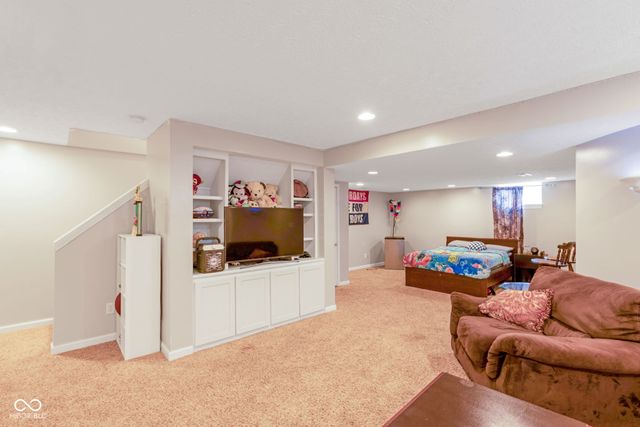 525 Viburnum Run, Westfield, IN 46074