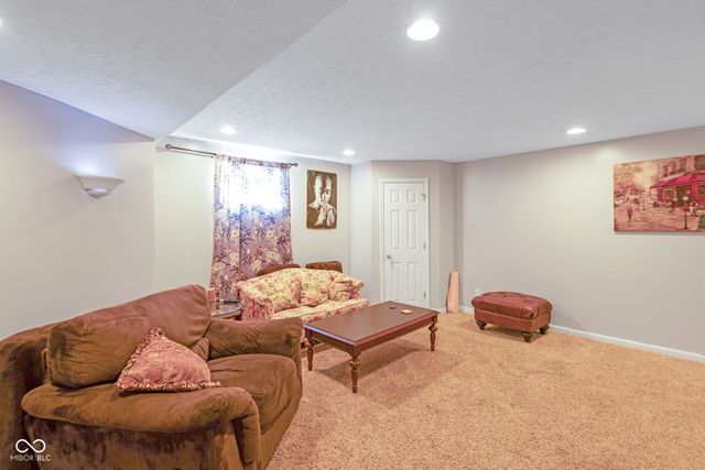 525 Viburnum Run, Westfield, IN 46074