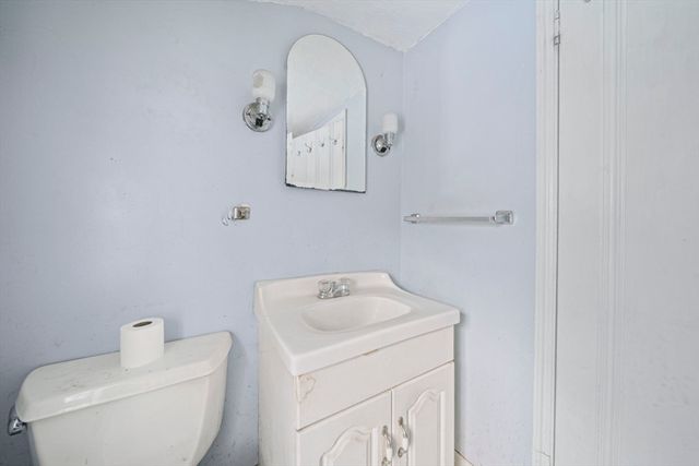 9 Barnes Rd, Hingham, MA 02043