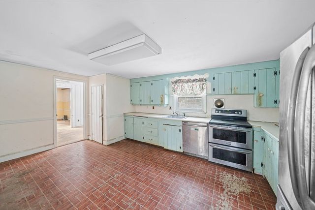 9 Barnes Rd, Hingham, MA 02043