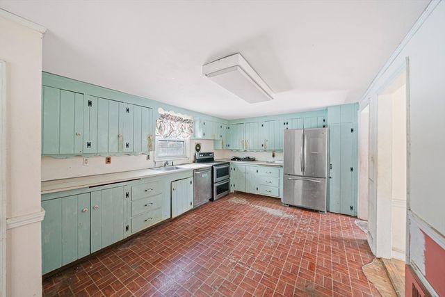 9 Barnes Rd, Hingham, MA 02043