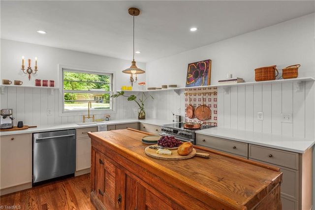 408 Burkewood Drive, Winston-salem, NC 27104