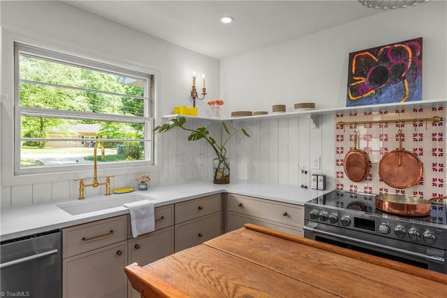 408 Burkewood Drive, Winston-salem, NC 27104