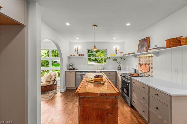 408 Burkewood Drive, Winston-salem, NC 27104