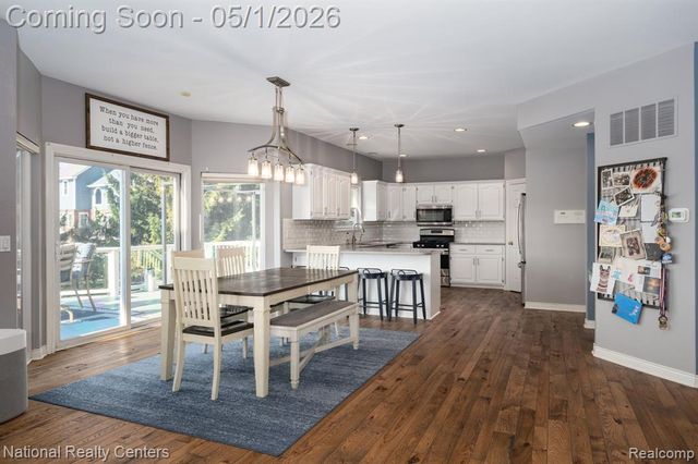 542 Bay Pointe Drive, Oxford, MI 48371