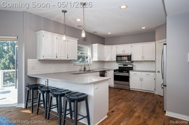 542 Bay Pointe Drive, Oxford, MI 48371