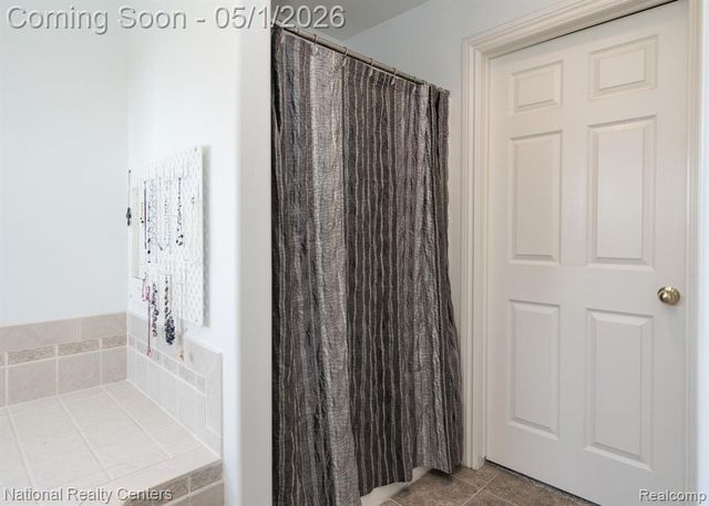 542 Bay Pointe Drive, Oxford, MI 48371