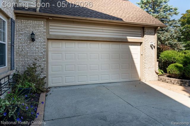 542 Bay Pointe Drive, Oxford, MI 48371