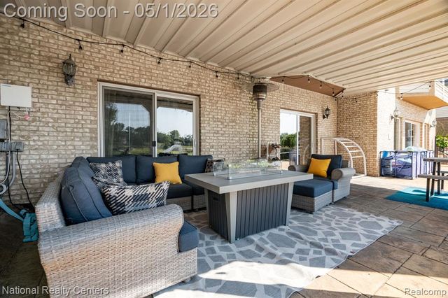 542 Bay Pointe Drive, Oxford, MI 48371