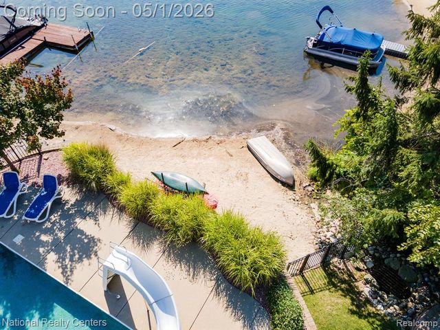 542 Bay Pointe Drive, Oxford, MI 48371