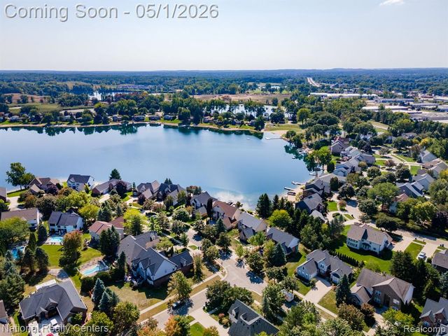 542 Bay Pointe Drive, Oxford, MI 48371