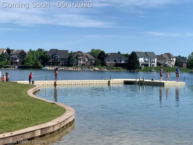 542 Bay Pointe Drive, Oxford, MI 48371