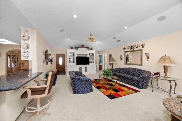 719 Clubside Drive, East Bernard, TX 77435