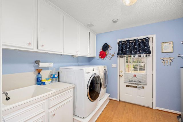 719 Clubside Drive, East Bernard, TX 77435