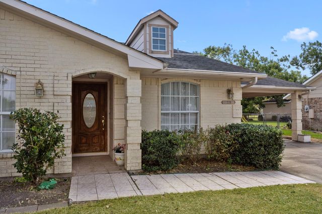 719 Clubside Drive, East Bernard, TX 77435