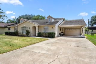 719 Clubside Drive, East Bernard, TX 77435