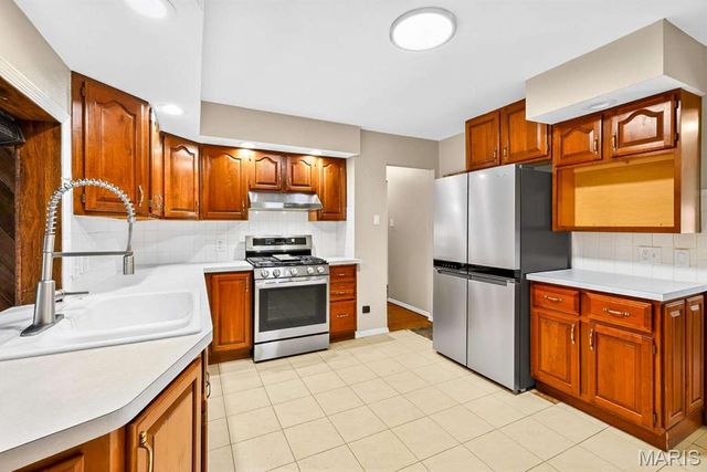 1095 Saint Matthew Drive, Florissant, MO 63031