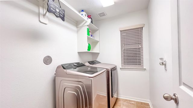 9923 Opal Rock Drive Drive, Rosharon, TX 77583