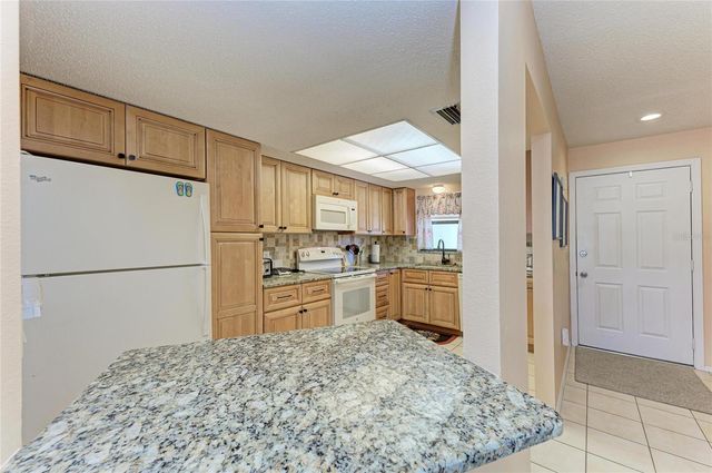 525 BARCELONA AVENUE 207, Venice, FL 34285