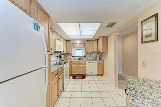 525 BARCELONA AVENUE 207, Venice, FL 34285