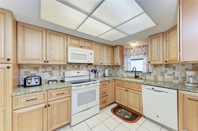 525 BARCELONA AVENUE 207, Venice, FL 34285