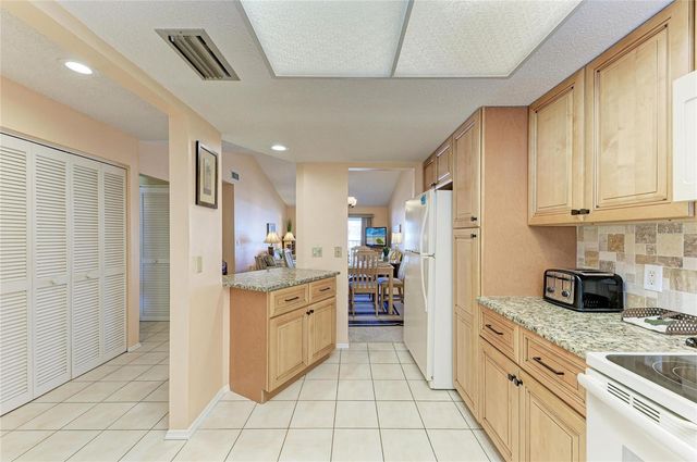 525 BARCELONA AVENUE 207, Venice, FL 34285