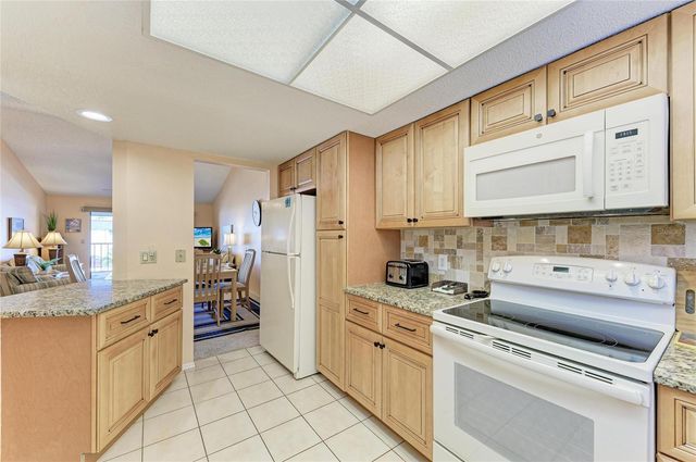 525 BARCELONA AVENUE 207, Venice, FL 34285