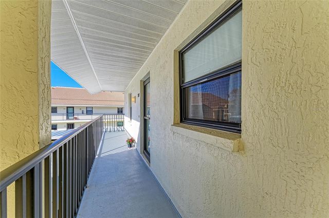 525 BARCELONA AVENUE 207, Venice, FL 34285