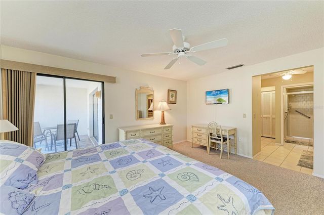 525 BARCELONA AVENUE 207, Venice, FL 34285