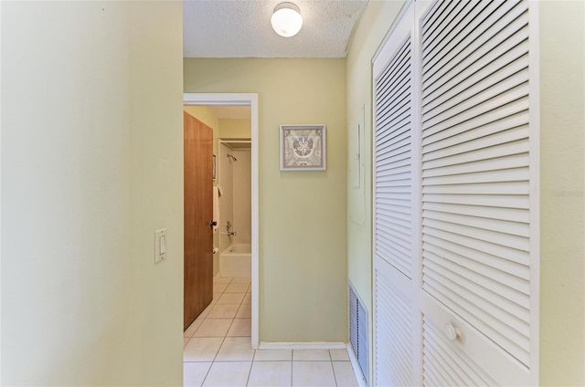 525 BARCELONA AVENUE 207, Venice, FL 34285