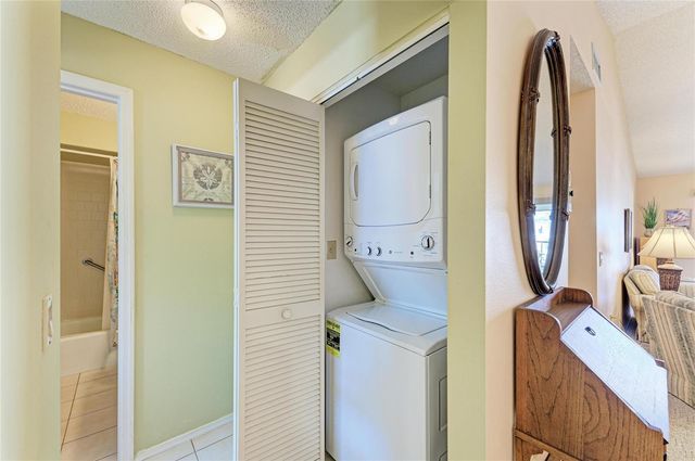 525 BARCELONA AVENUE 207, Venice, FL 34285