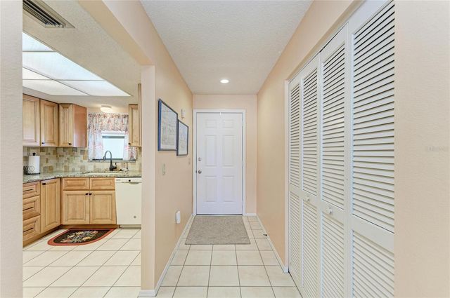 525 BARCELONA AVENUE 207, Venice, FL 34285