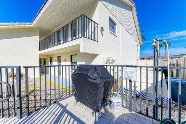 525 BARCELONA AVENUE 207, Venice, FL 34285