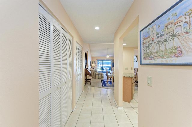525 BARCELONA AVENUE 207, Venice, FL 34285