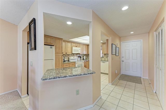 525 BARCELONA AVENUE 207, Venice, FL 34285