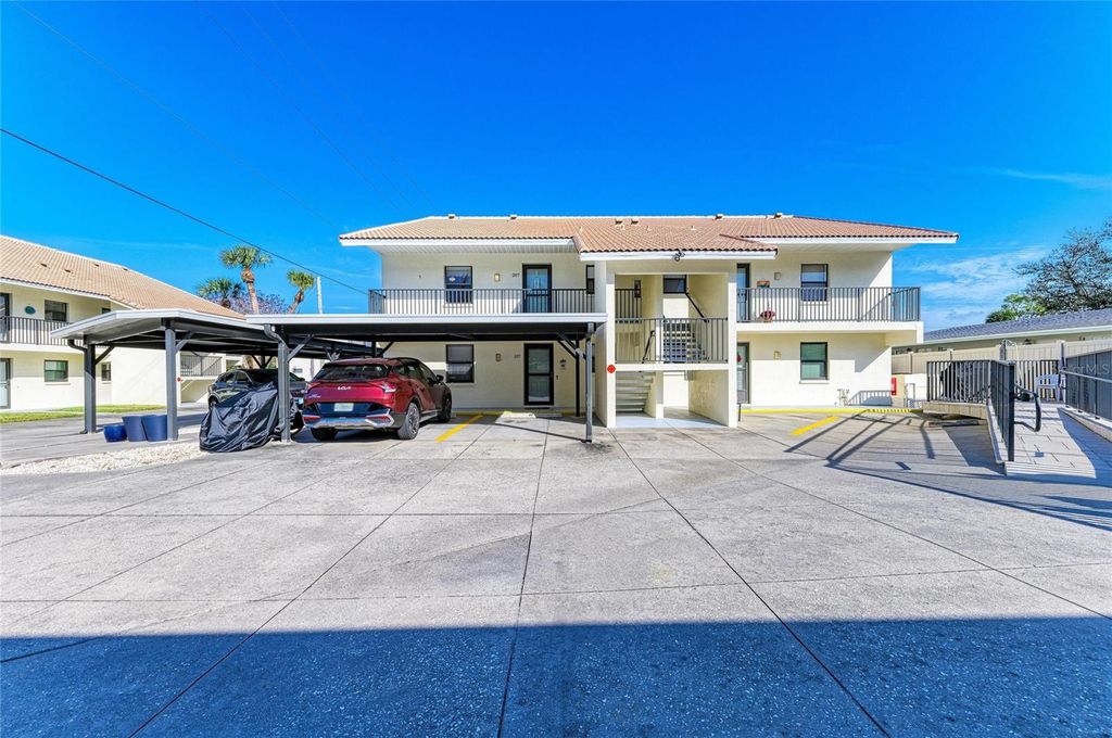 525 BARCELONA AVENUE 207, Venice, FL 34285
