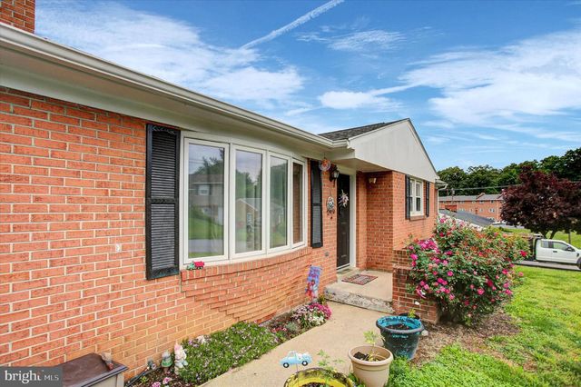 991 LAURICH DR, Chambersburg, PA 17202