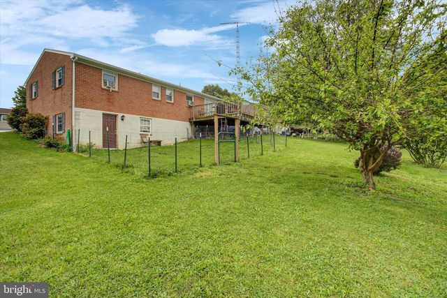 991 LAURICH DR, Chambersburg, PA 17202