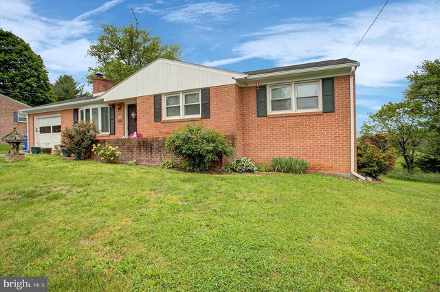 991 LAURICH DR, Chambersburg, PA 17202