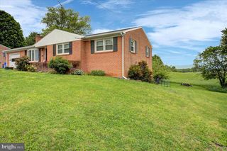 991 LAURICH DR, Chambersburg, PA 17202