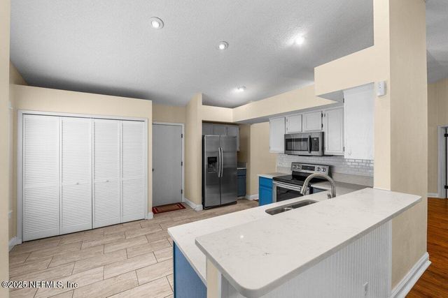 2038 ST MARTINS Drive W, Jacksonville, FL 32246